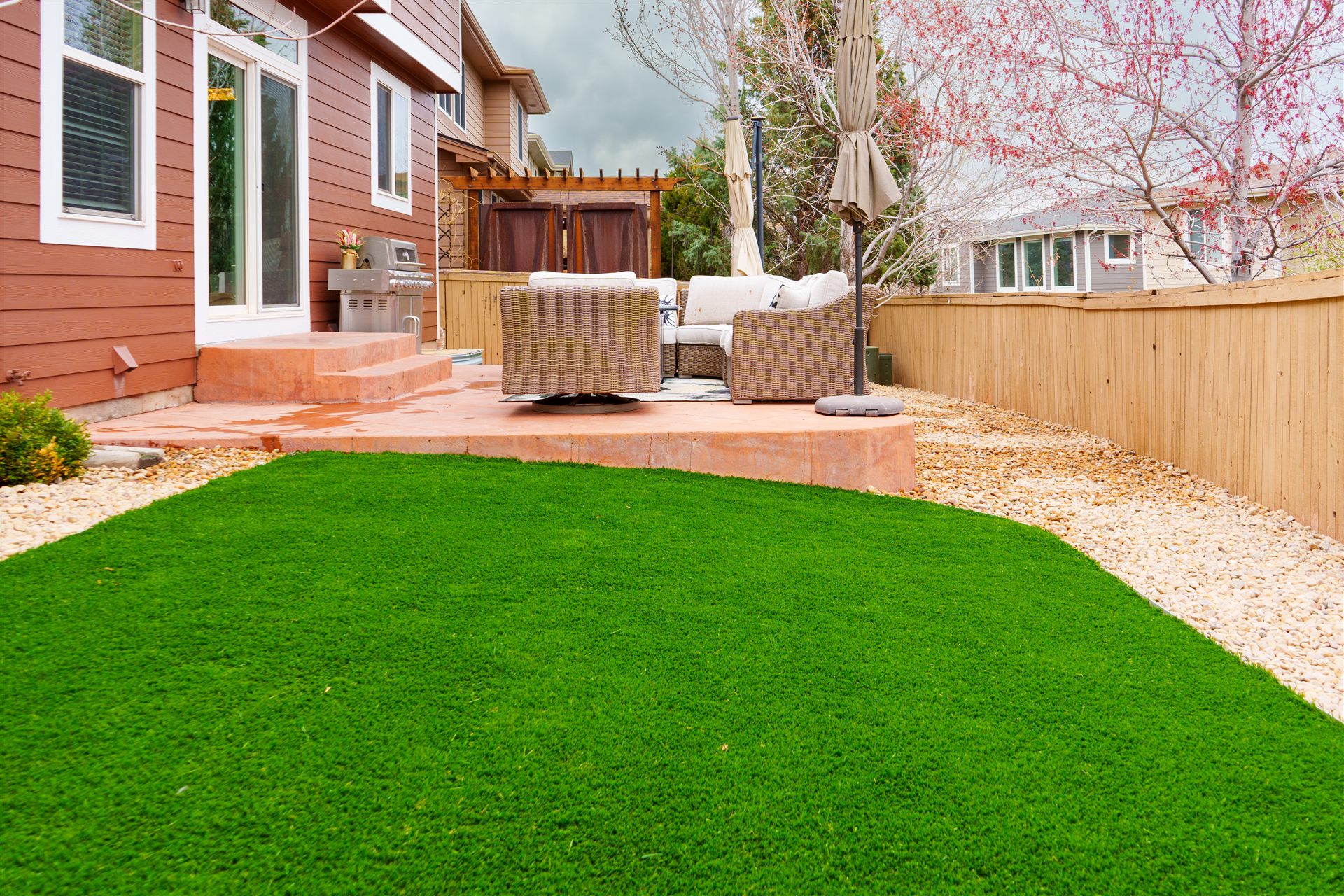 Curved turf lawn and patio furniture