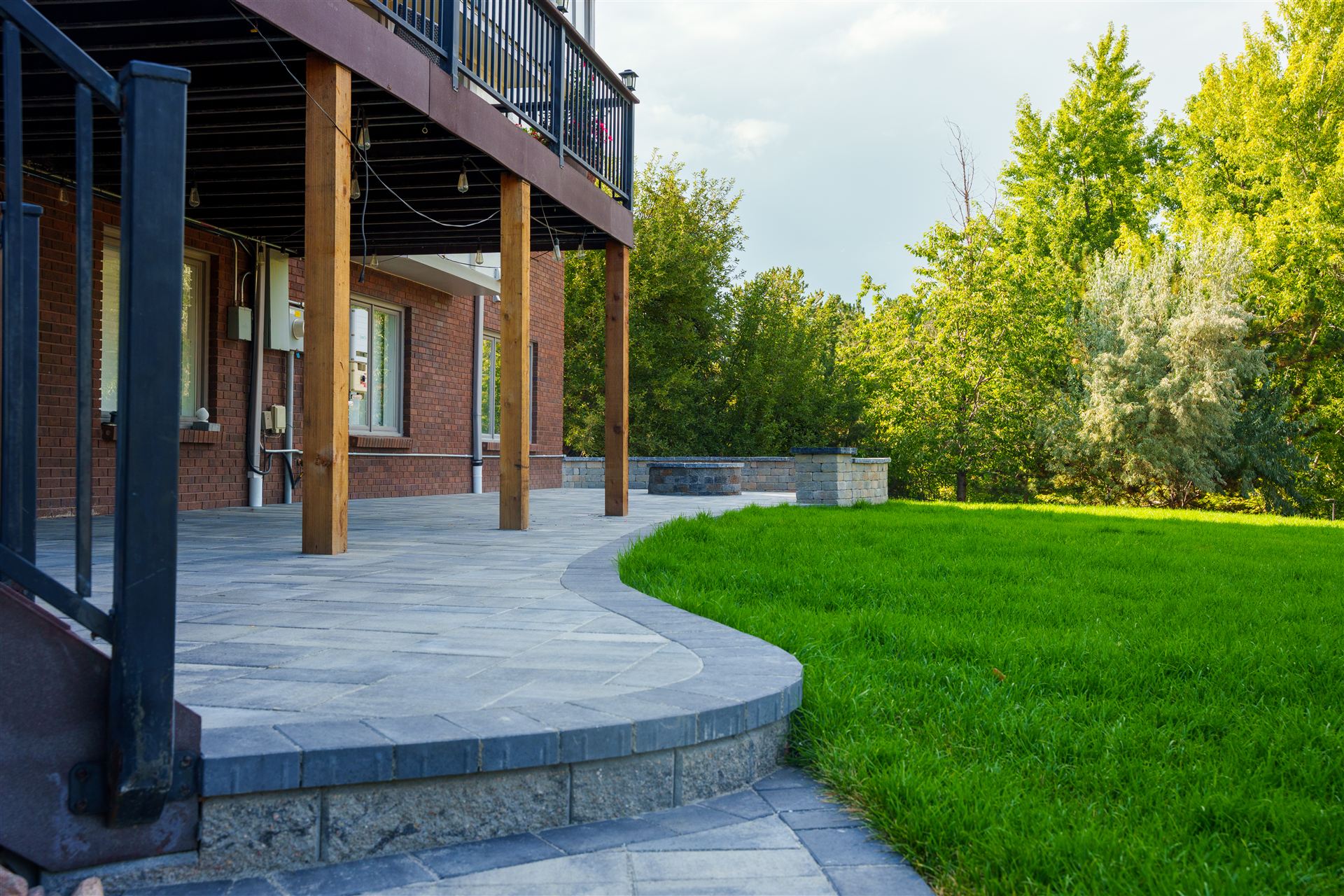 Curved paver patio edge meeting the lawn